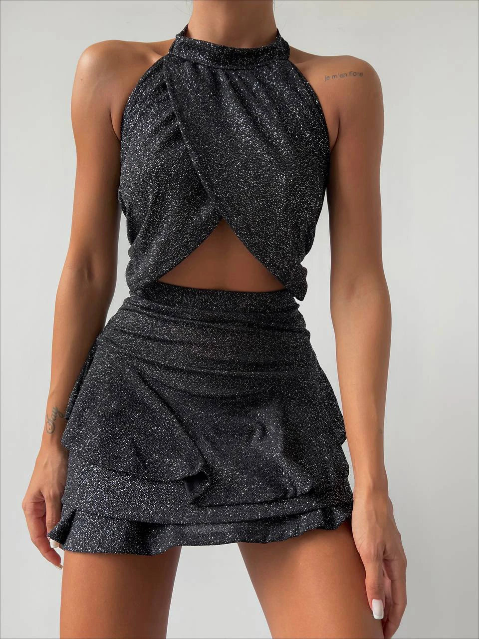 Robe Mini à Volants Noire Brillante – Laryss Sharm