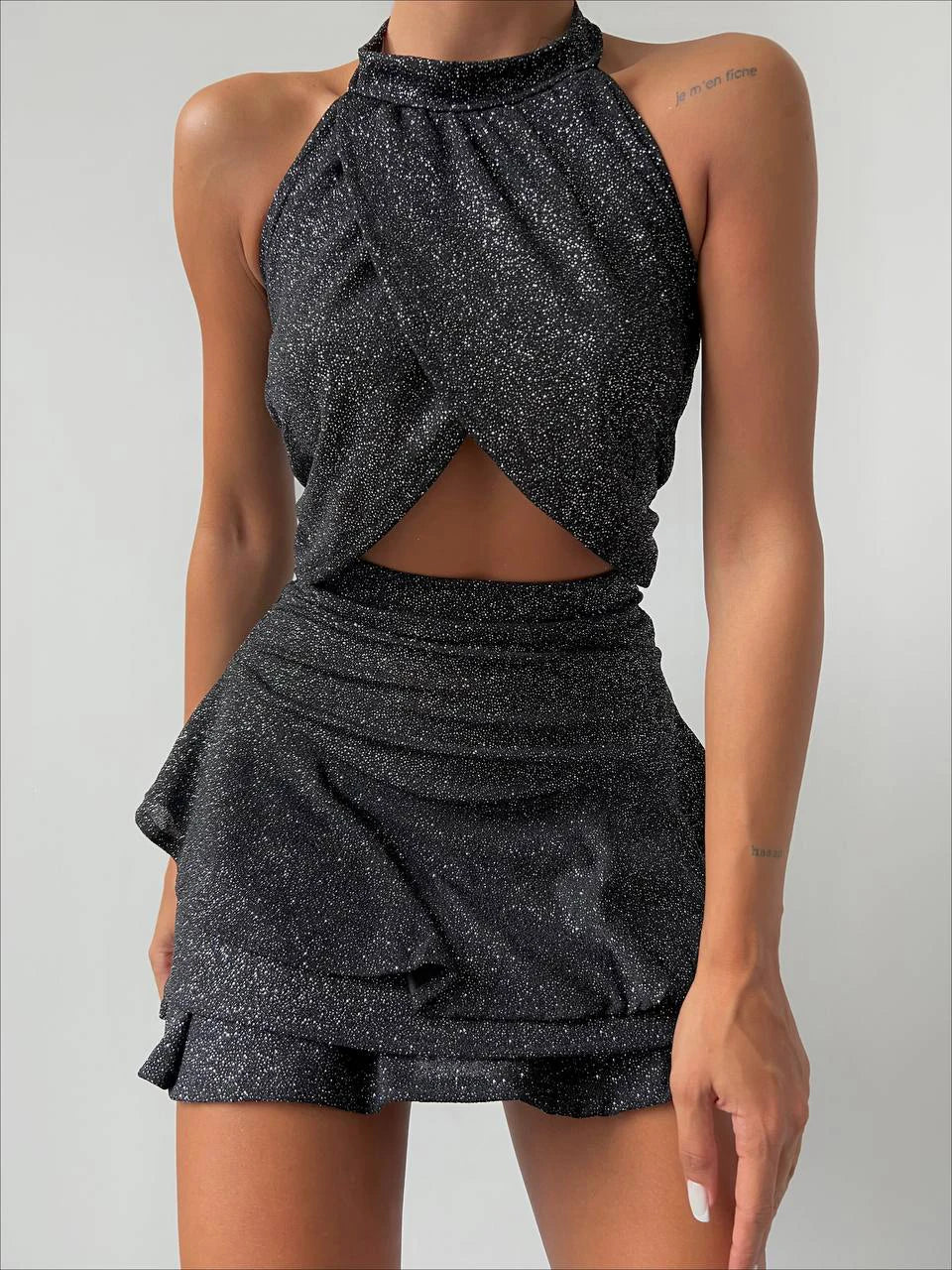 Robe Mini à Volants Noire Brillante – Laryss Sharm