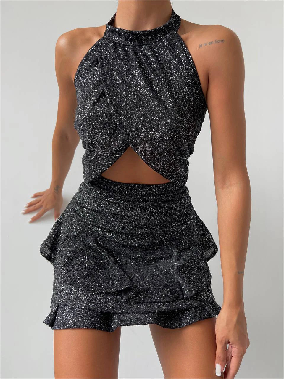 Robe Mini à Volants Noire Brillante – Laryss Sharm