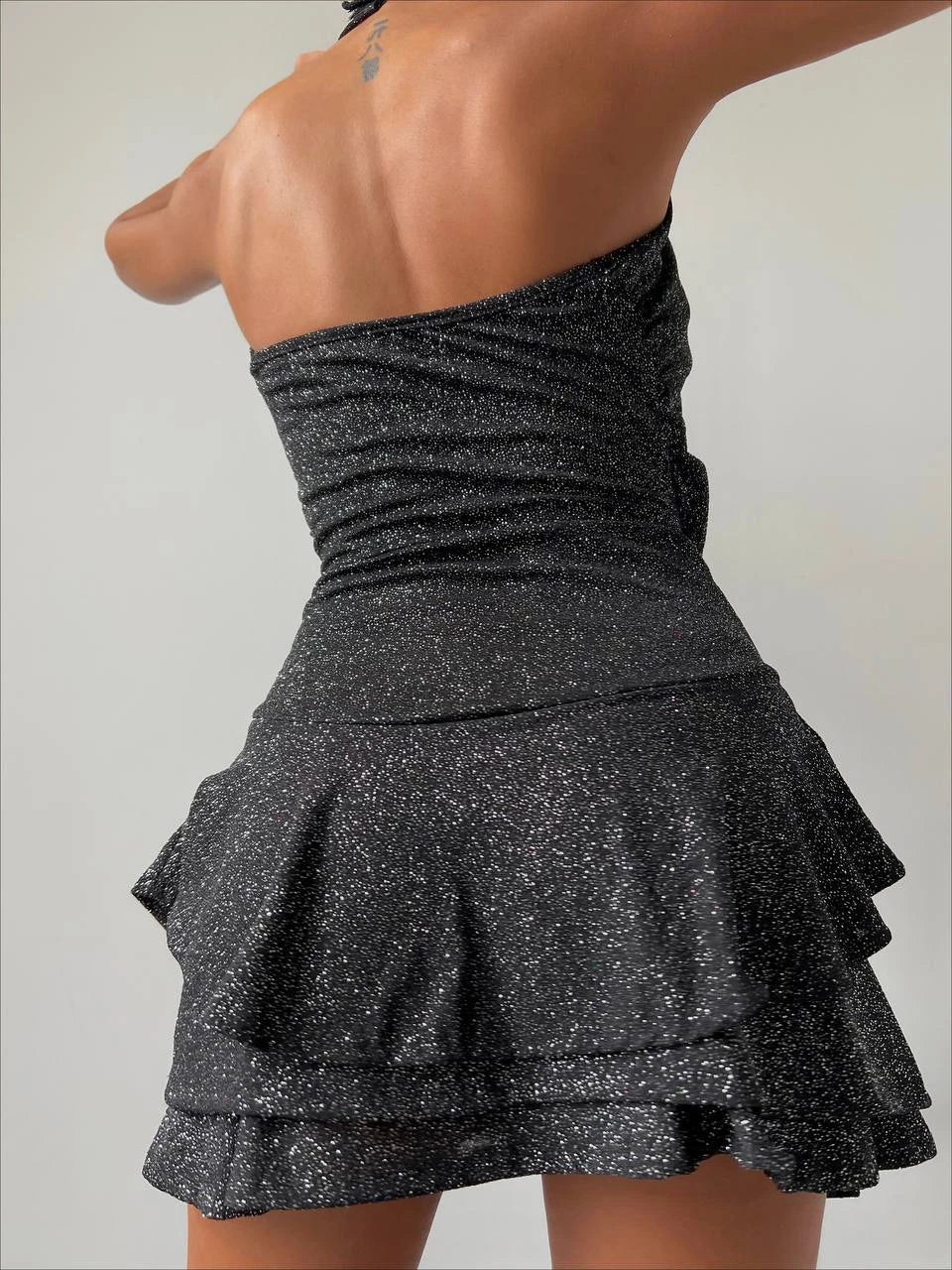 Robe Mini à Volants Noire Brillante – Laryss Sharm